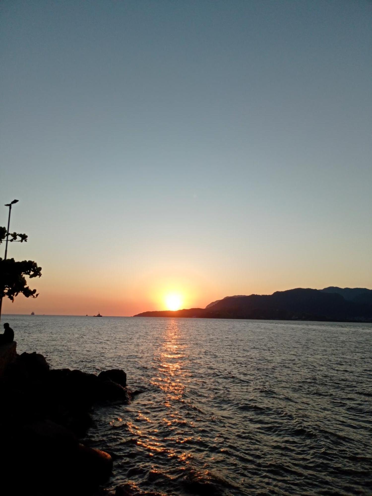 Suite Pe Na Areia- Espaco Independente Na Praia Do Curral Com Localizacao Privilegiada - Simplicidade E Comodidade Com O Por Do Sol Mais Lindo De Ilhabela - Melhor Custo Beneficio Para Ate 4 Pessoas , Na Av Jose Pacheco Do Nascimento Nº 7682 المظهر الخارجي الصورة